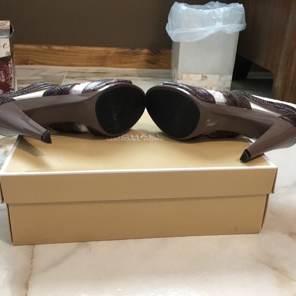 Michael Kors high heel shoe - Picture 4 of 4